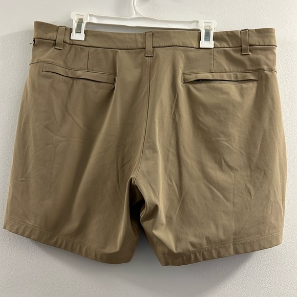 33. Lululemon Commission Classic-Fit Short 7” Warpstreme Khaki Outdoor - Picture 4 of 16
